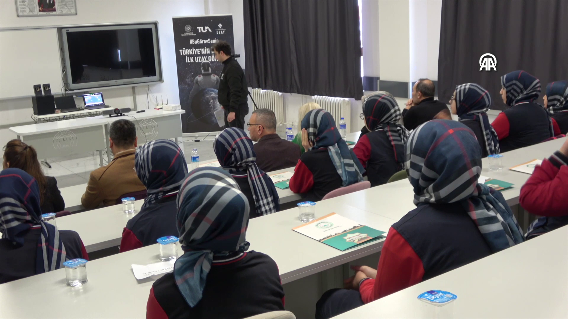 Gezeravcı öğrencilerle görüştü