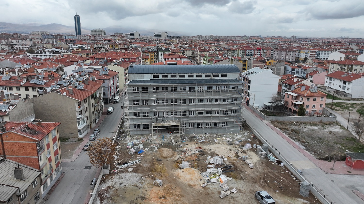 Karatay'a 24 derslikli ilkokul yapılıyor