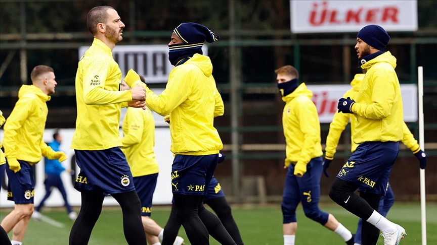 Fenerbahçe, oyuncu kadrosunu güncelledi