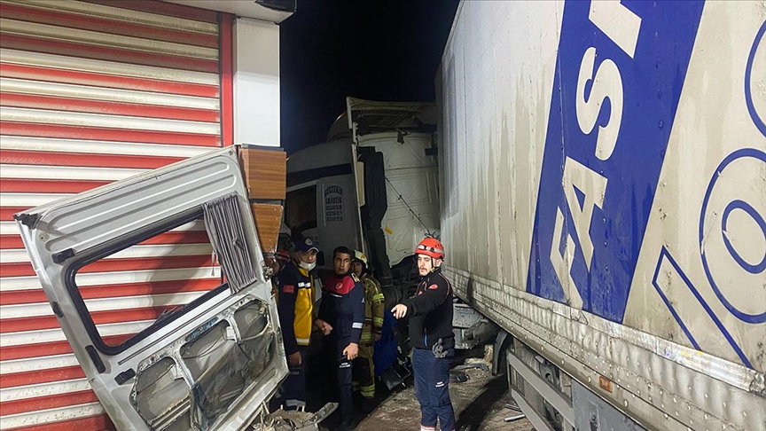 İzmir'de feci kaza