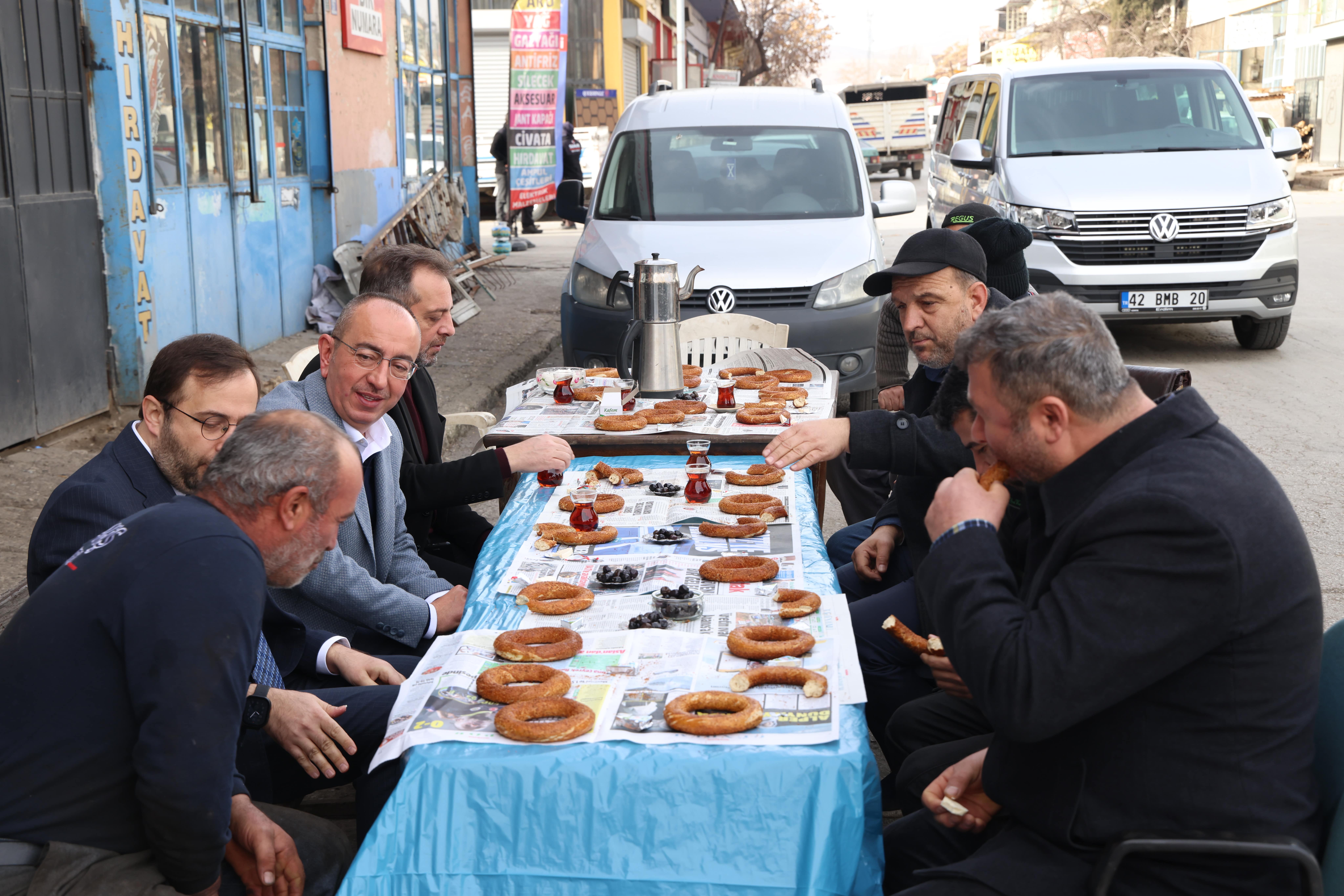 Kavuş sanayi esnafını ziyaret etti