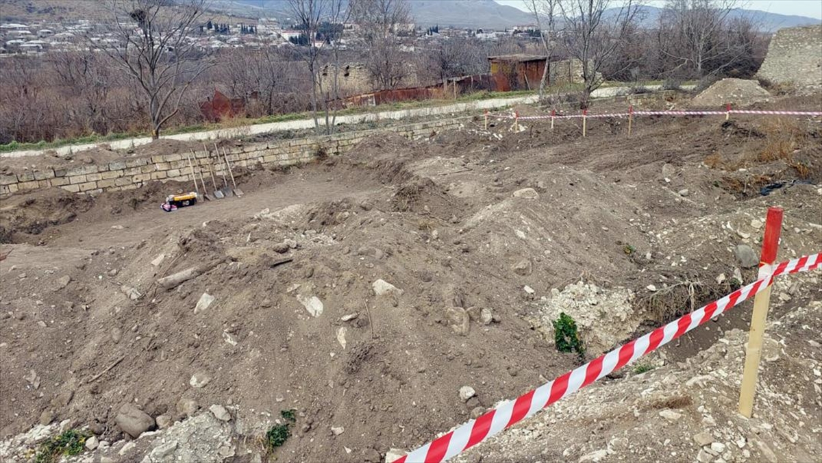 Karabağ'da toplu mezar bulundu