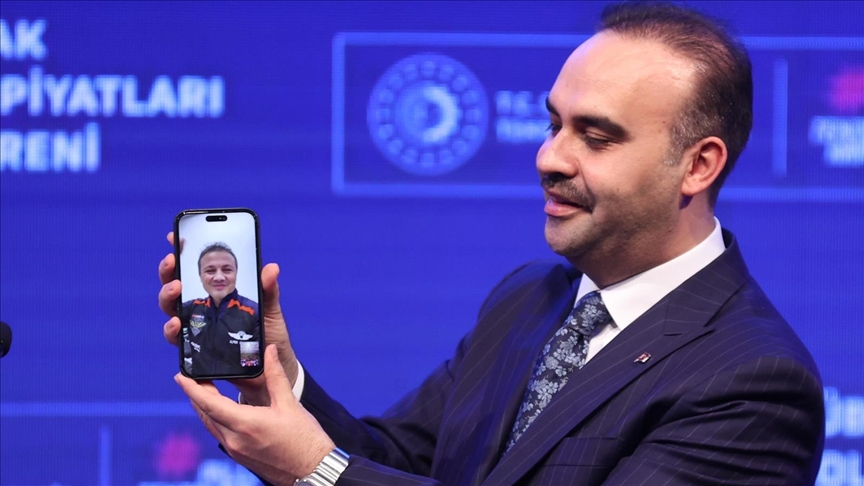 Bakanı Kacır ile Alper Gezeravcı görüştü