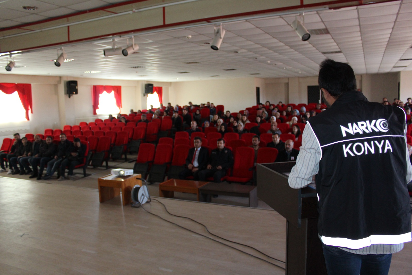 Emirgazi'de 'En İyi Narkotik Polisi Öğretmenlerimiz' semineri