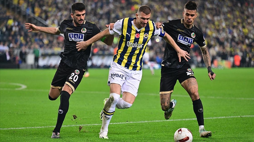 Fenerbahçe sahadan berabere ayrıldı