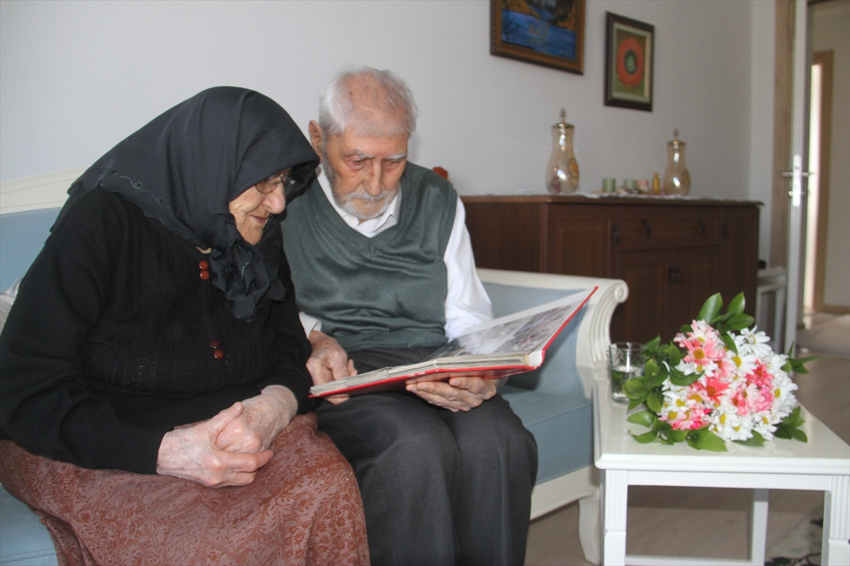 Bir yastıkta tam 77 yıl