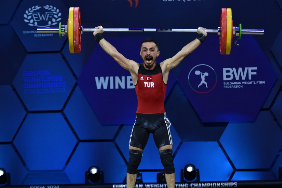 Milli halterci altın madalya kazandı