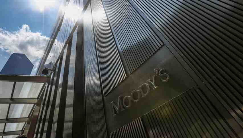 Moody's İngiltere'nin kredi notunu düşürdü
