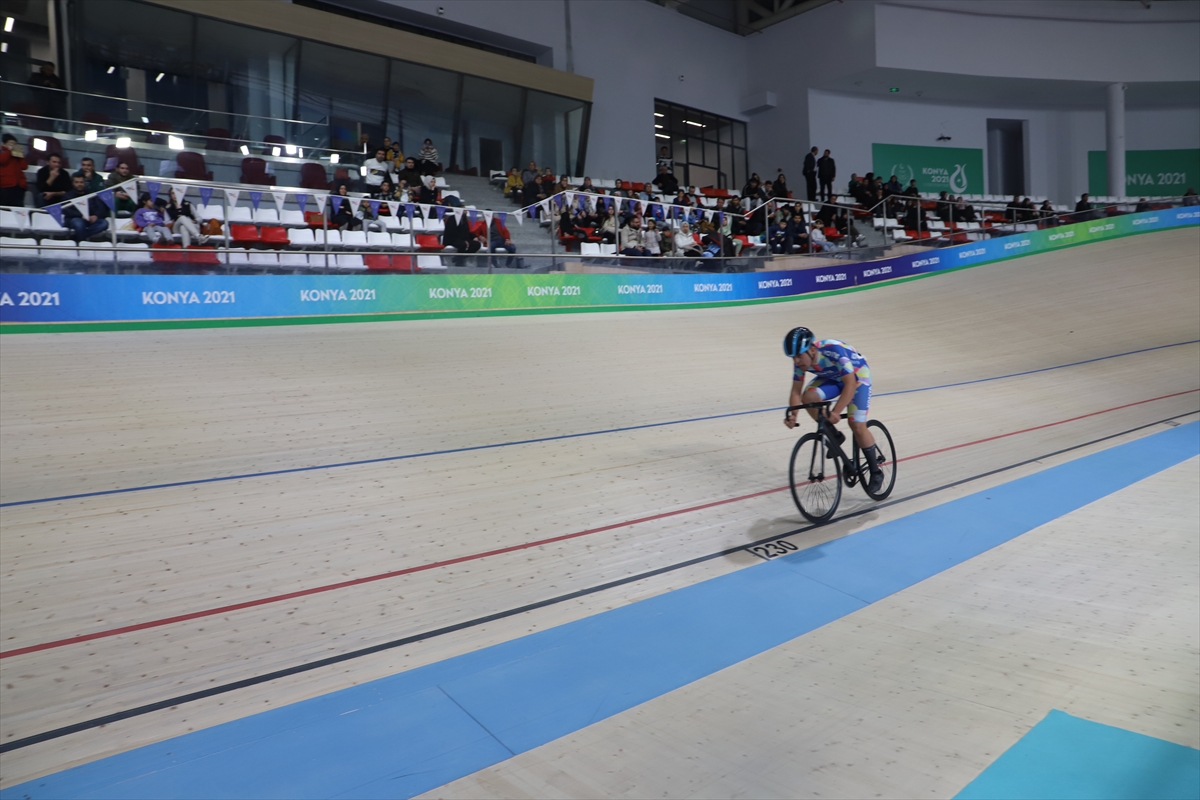 Bisikletçiler Konya'da yarıştı