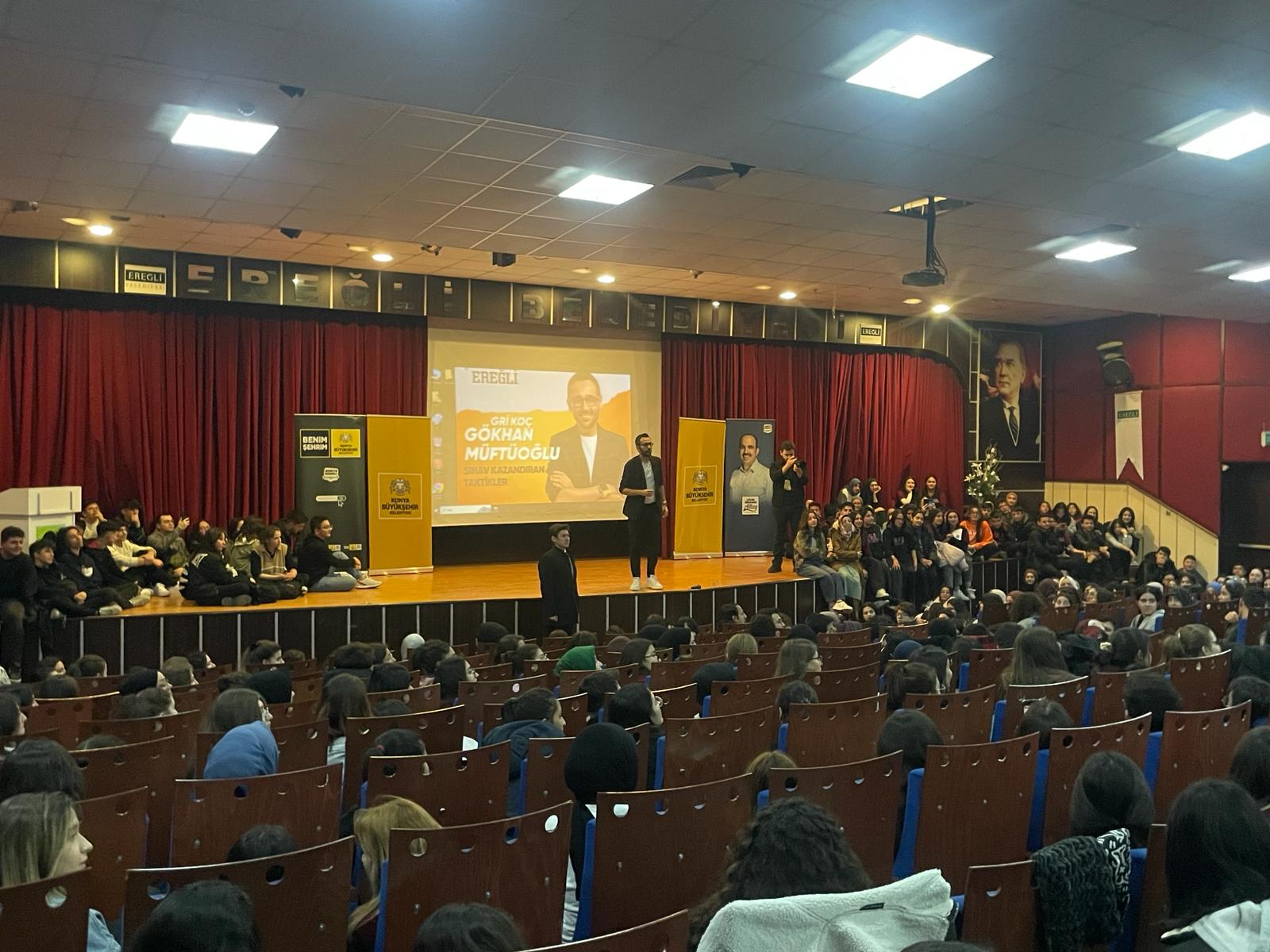 Şehir Konferansları sürüyor