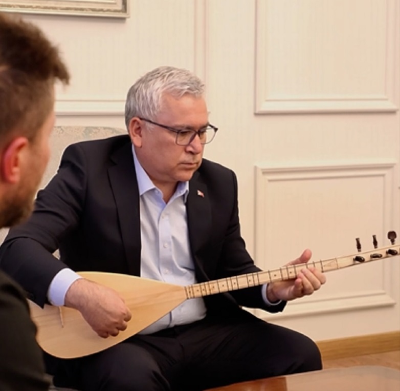 Vali çaldı çoban söyledi