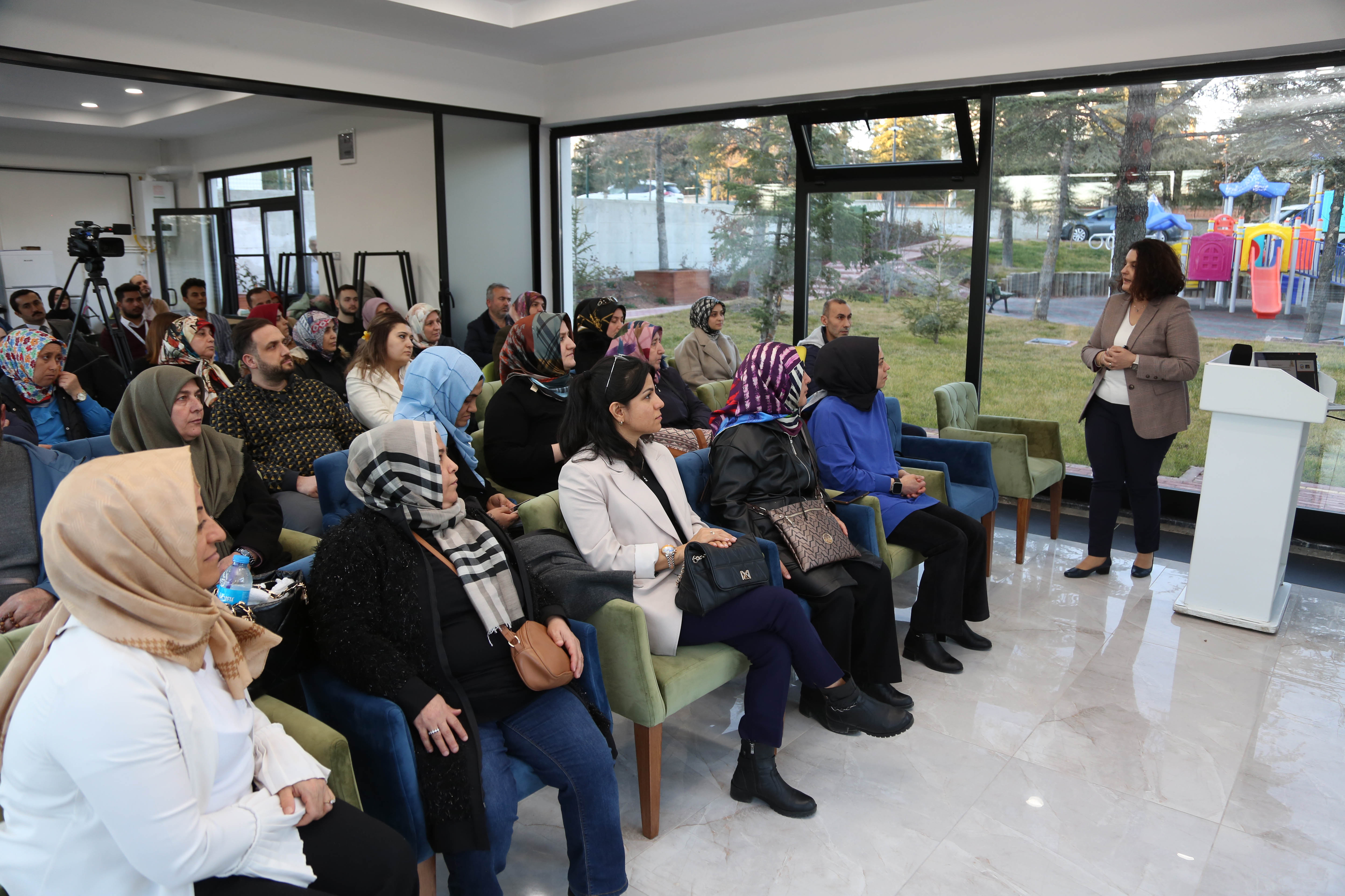 DOSD Meram'da seminerler sürüyor