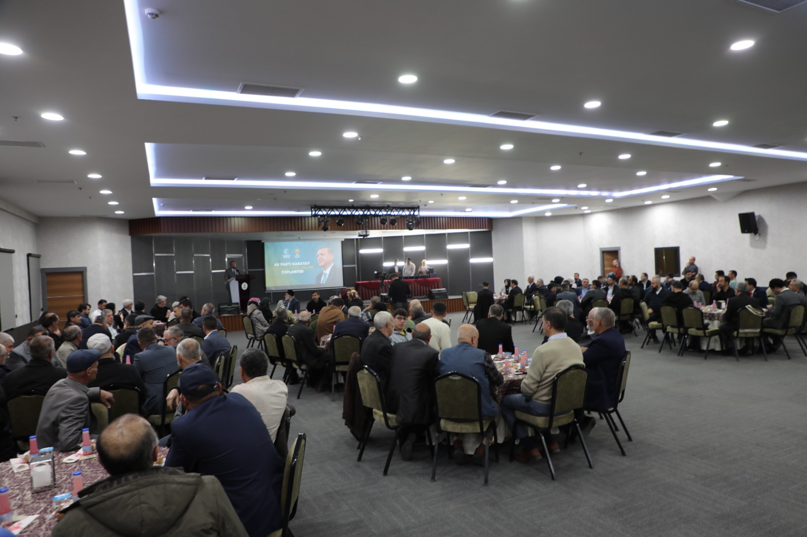 AK Parti Karatay'da Mahalle Başkanları toplandı