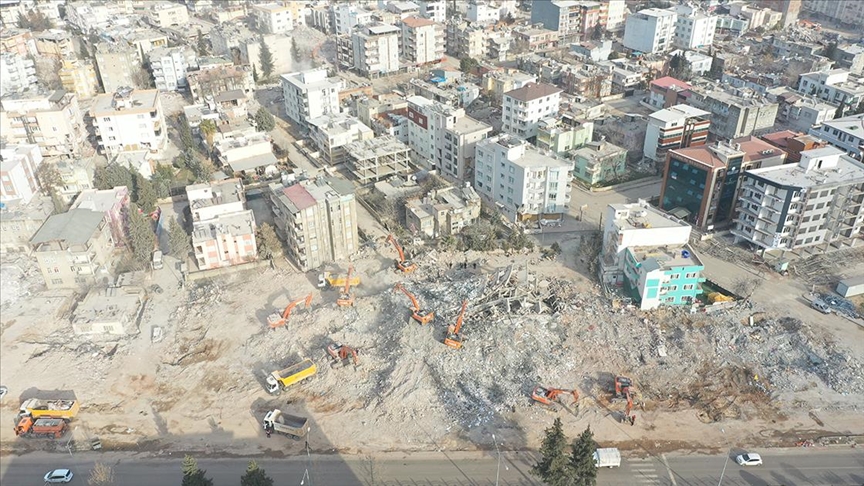 Depremde yıkılan Zümrüt apartmanı davası