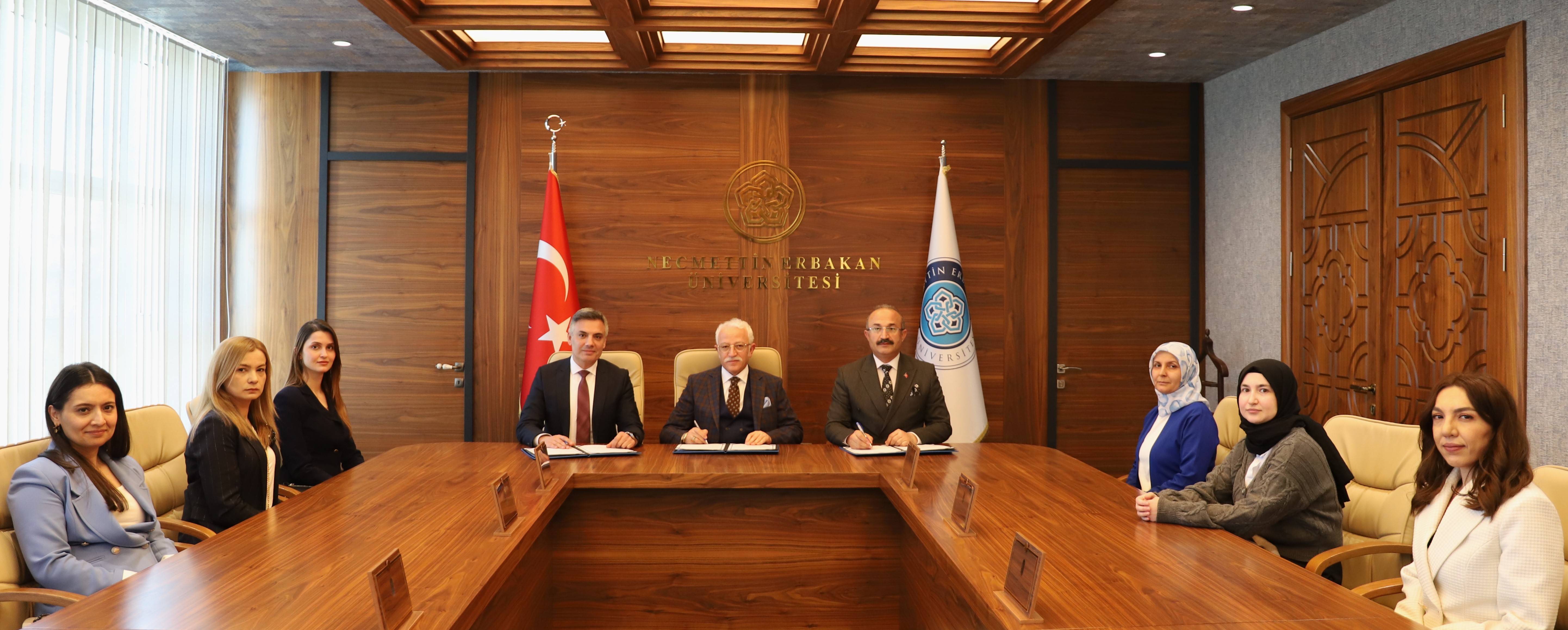 NEÜ bir ilke imza attı