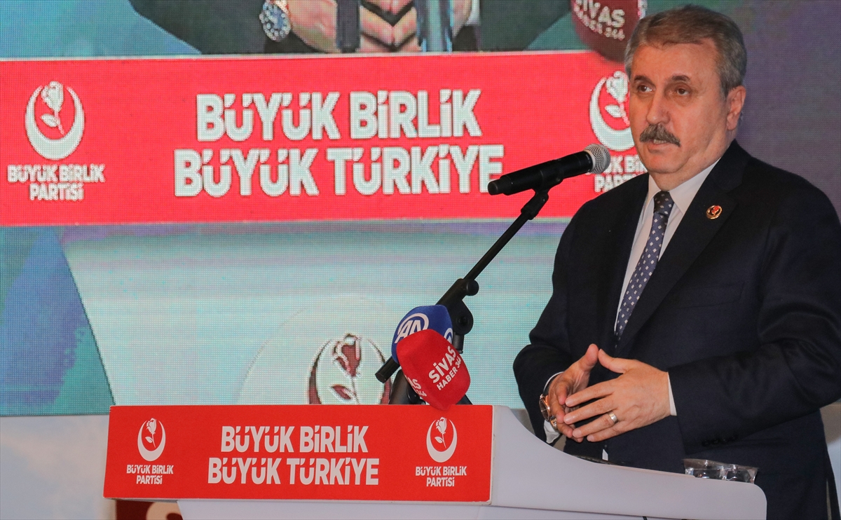 BBP Genel Başkanı trafik kazası geçirdi