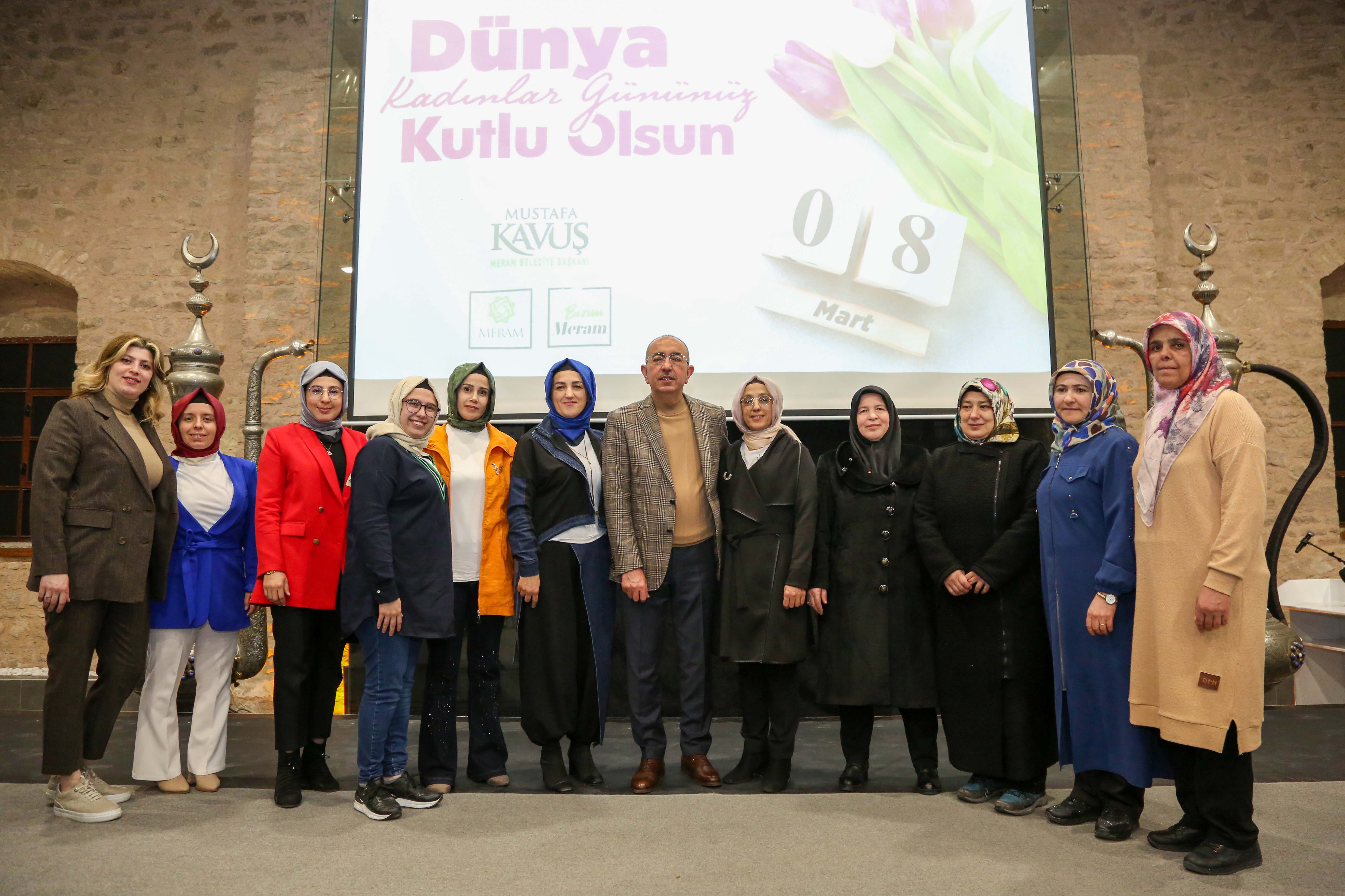 Başkan Kavuş kadın personeli unutmadı