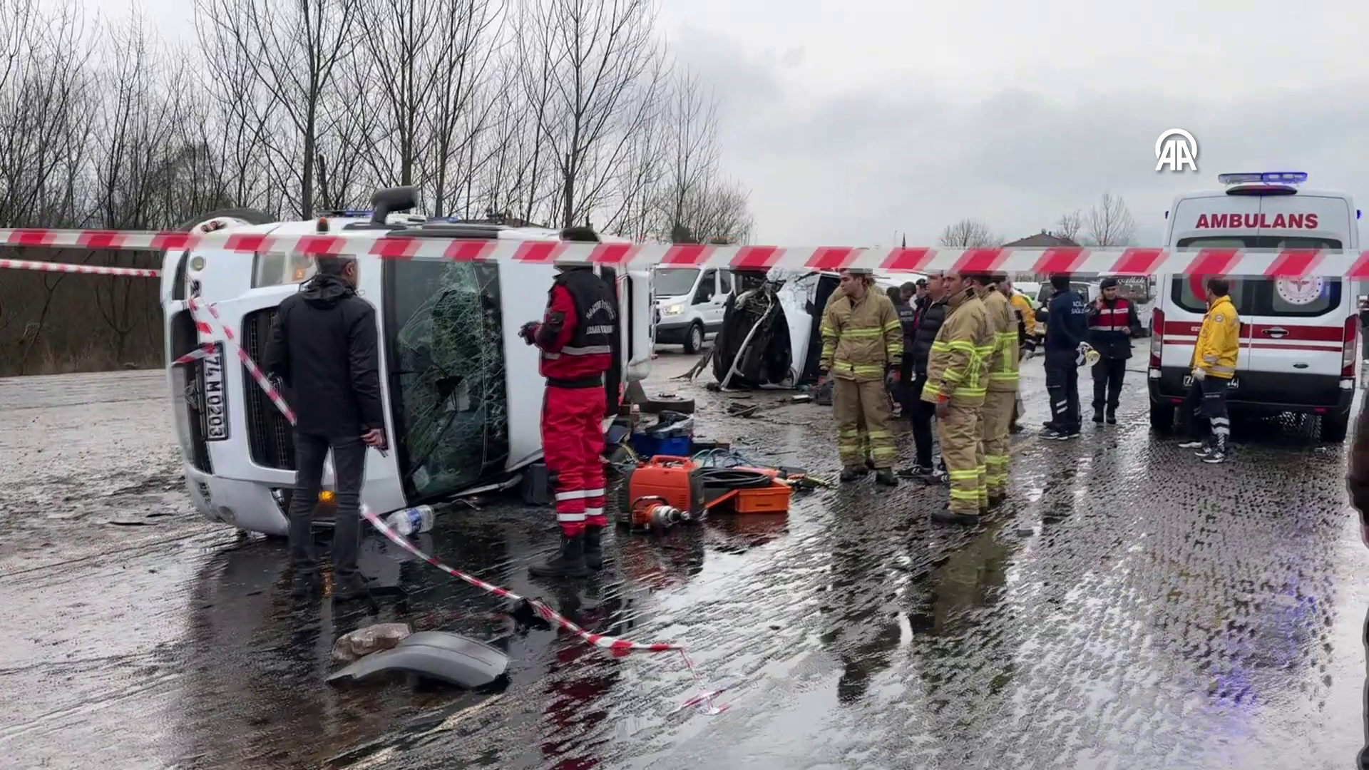 Bartın'da işçi servisleri çarpıştı