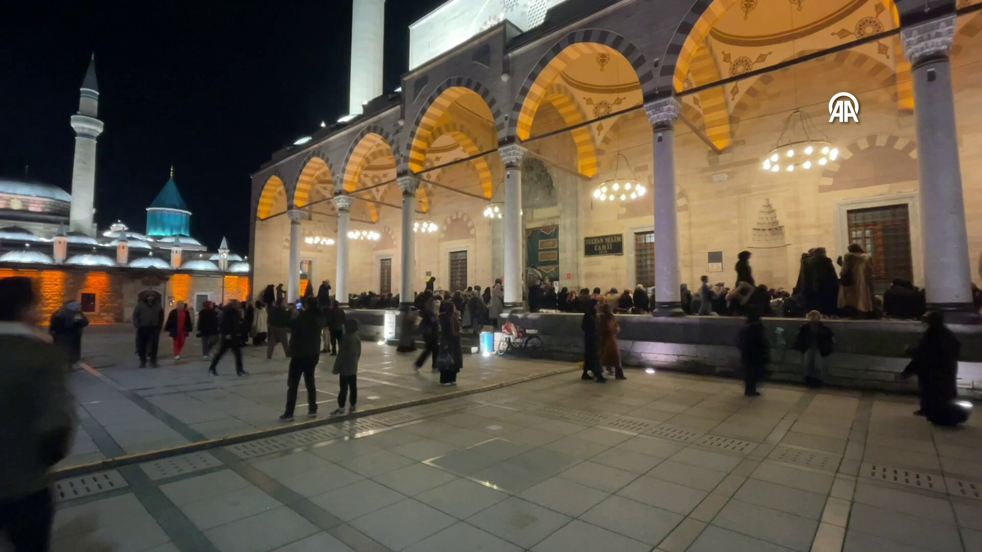 İlk teravih namazı kılındı