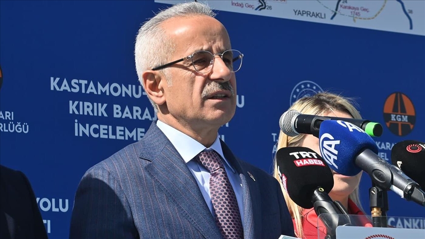 "Biz hizmet için siyaset yapıyoruz"