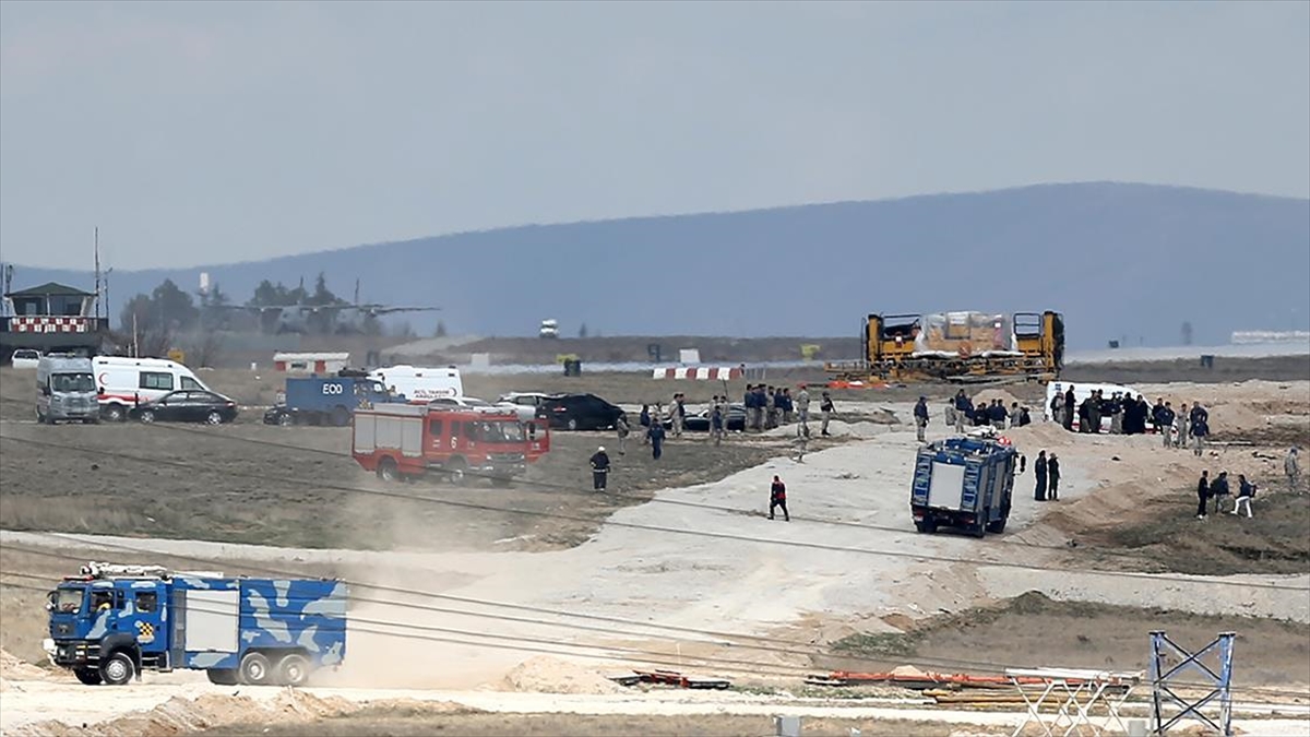 Askeri eğitim uçağı neden düştü?
