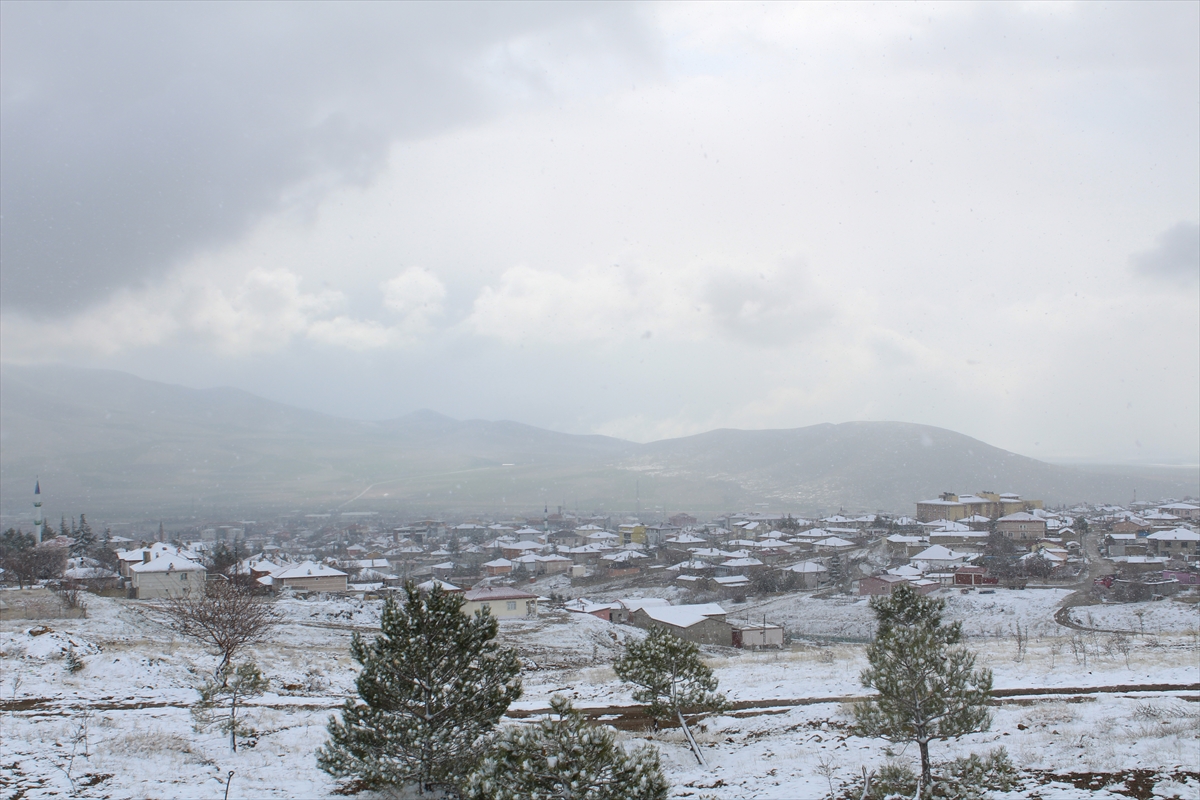 Konya'nın ilçelerinde kar yağışı