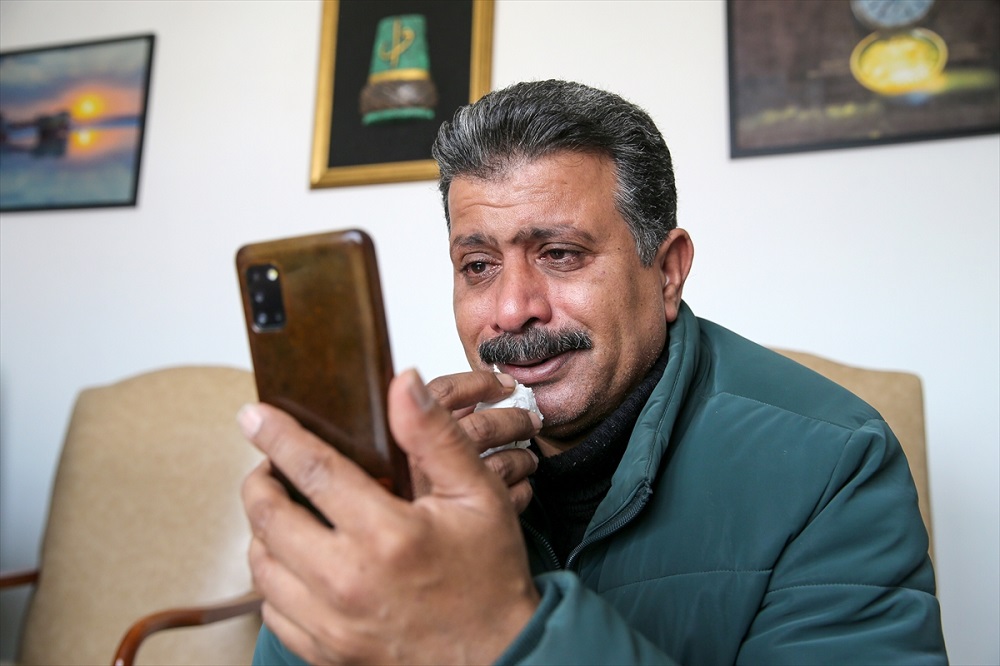 Ateş hattındaki ailesinin özlemiyle yaşıyor