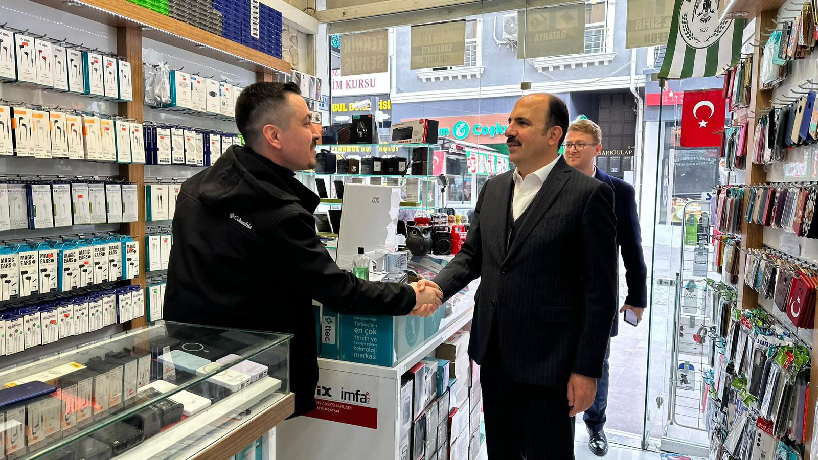 Altay genç esnafın ilgisinden memnun