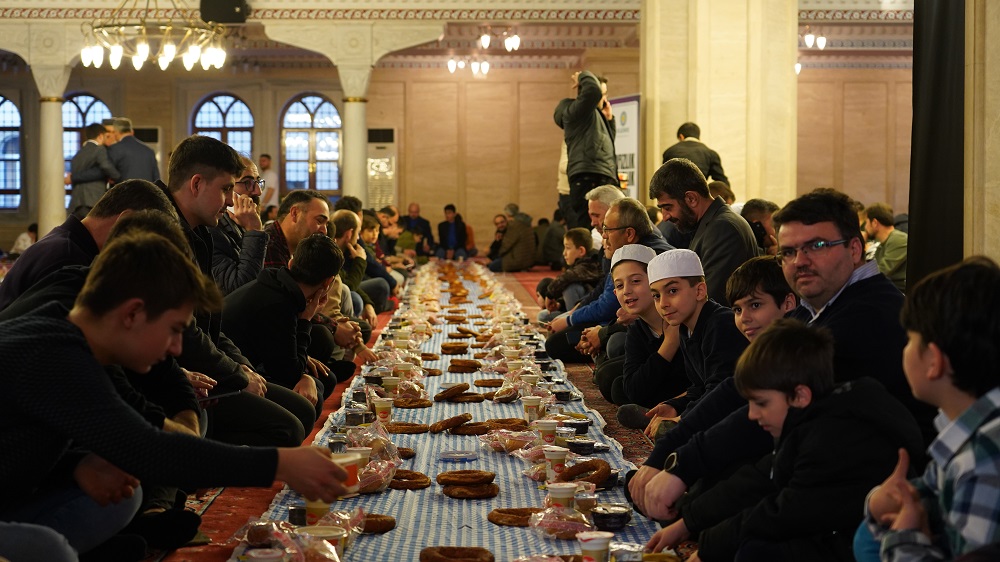 Öğrenciler iftar yemeğinde buluştu