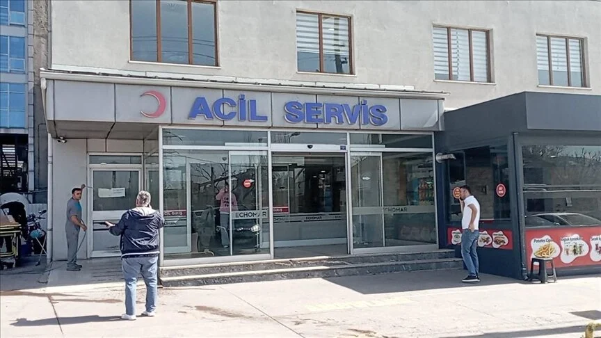 Görevli olduğu okulda kalp krizi geçirdi