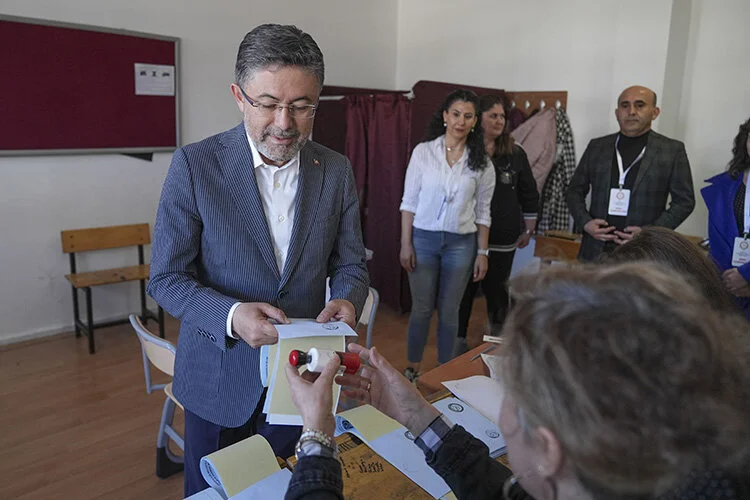Kabine üyeleri oylarını kullandı