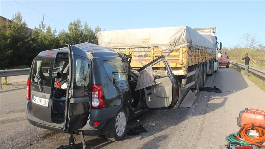 Manisa'da feci kaza: 3 ölü
