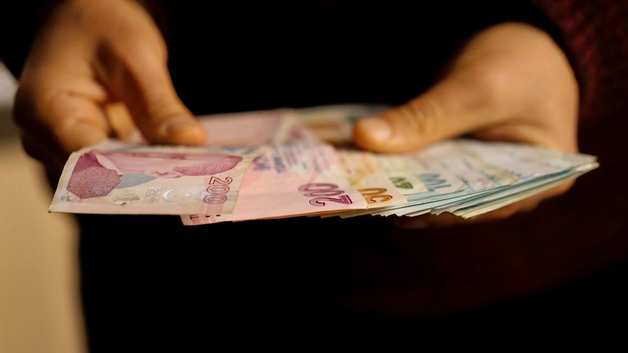 "Memur maaşı 3 ayda eridi"