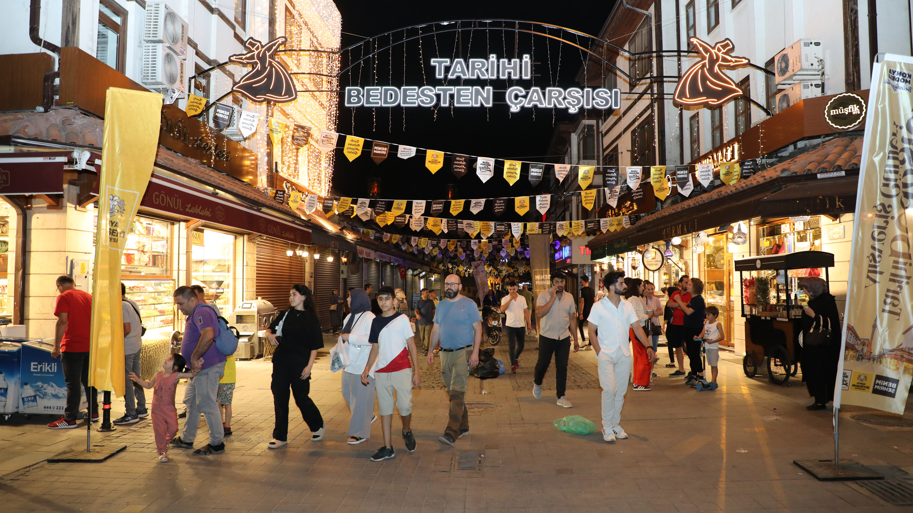 Konya esnafı bayrama hazır