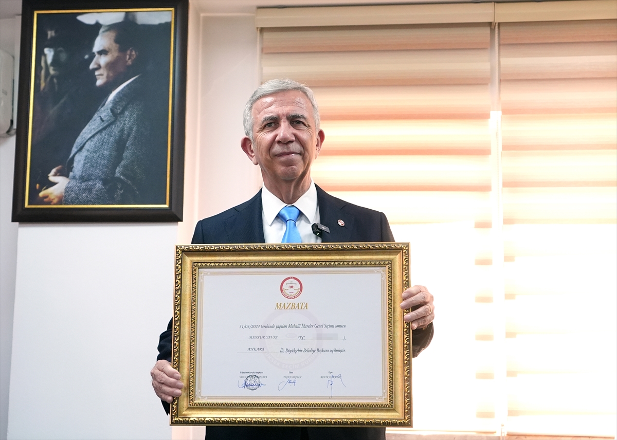 Mansur Yavaş mazbatasını aldı