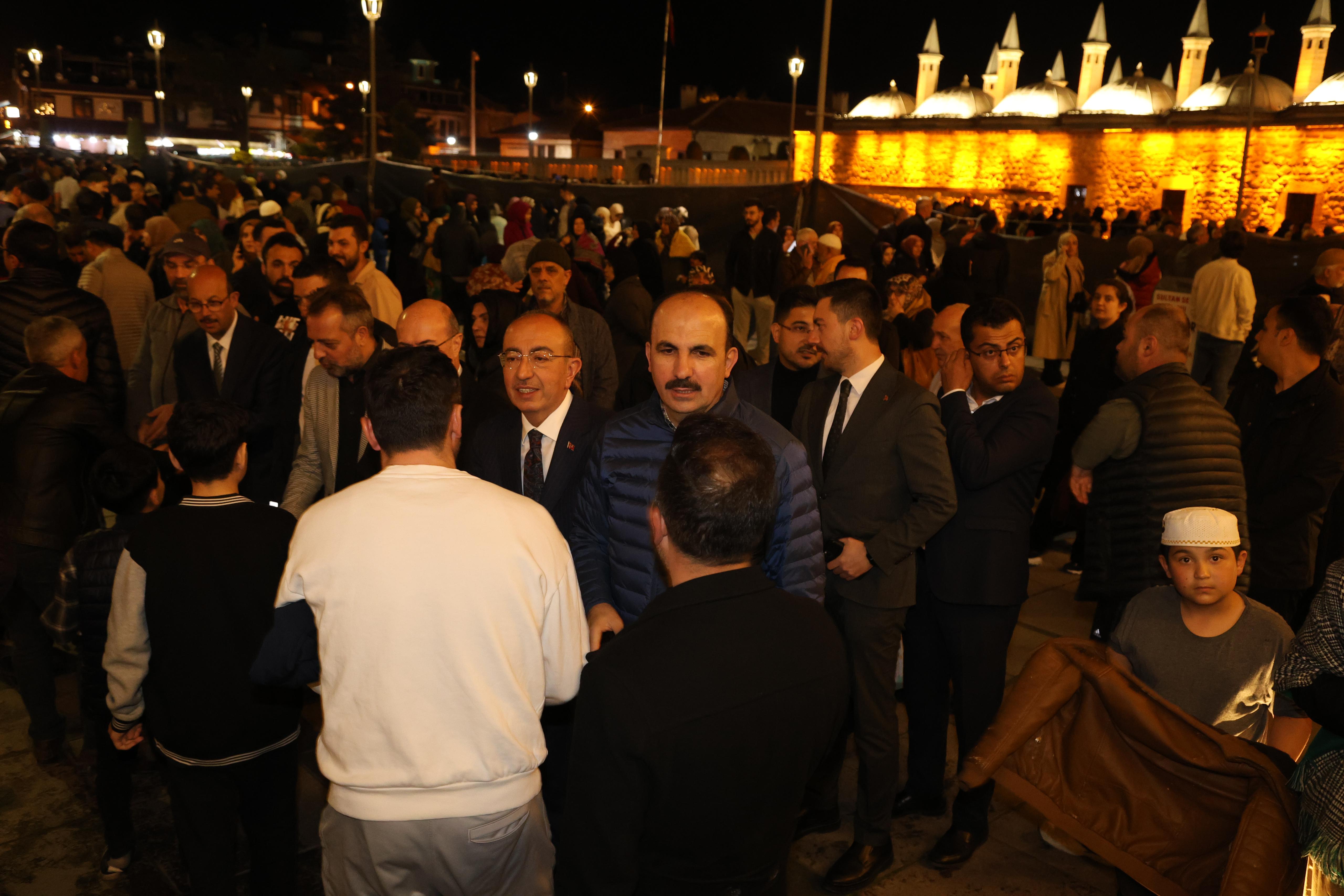 Kadir Gecesi'nde vatandaşlarla buluştular