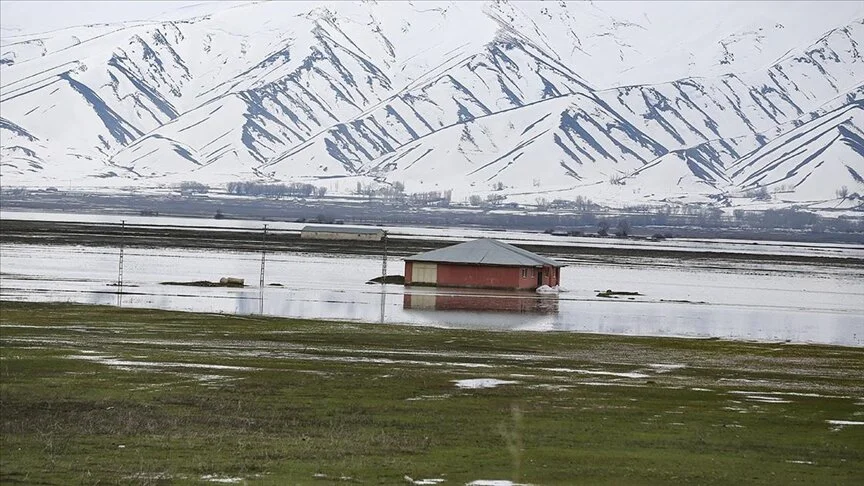 Hakkari'de yağış hayatı olumsuz etkiledi