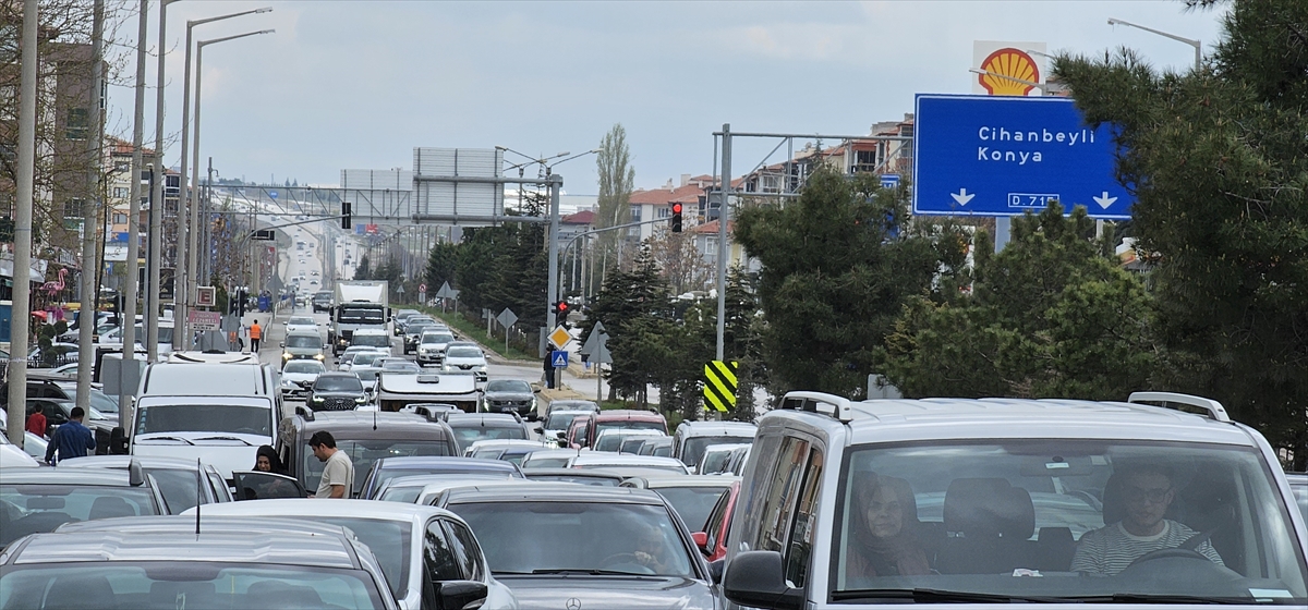 Konya-Ankara kara yolunda trafik yoğunluğu