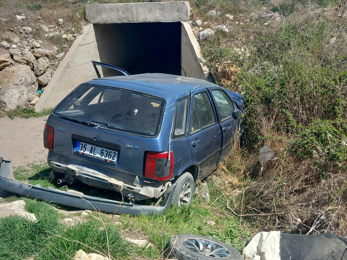 Otomobil kanala düştü