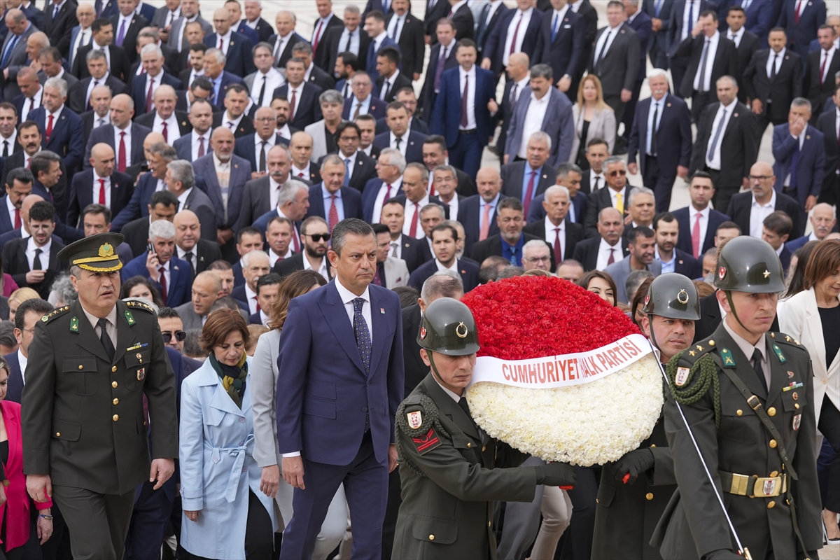 CHP heyeti Anıtkabir'i ziyaret etti