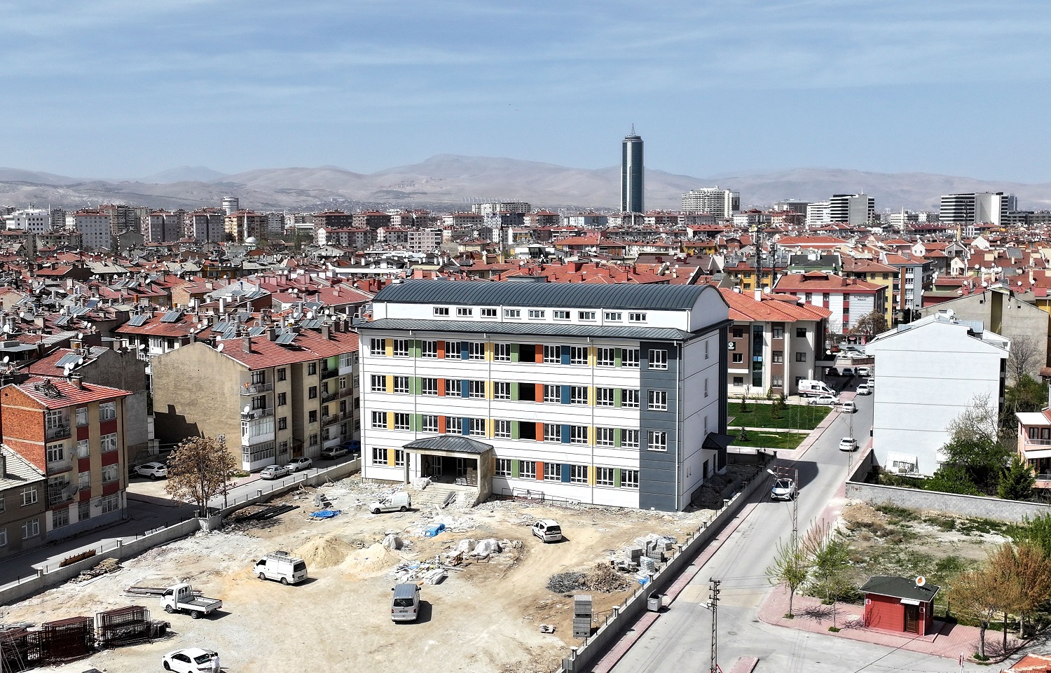 Karatay'a 24 derslikli okul kazandırılıyor