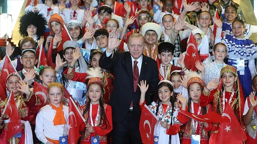 Cumhurbaşkanı Erdoğan çocuklarla bir araya geldi