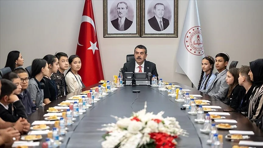 Bakan Tekin, Türk Cumhuriyetlerinden çocuklarla bir araya geldi