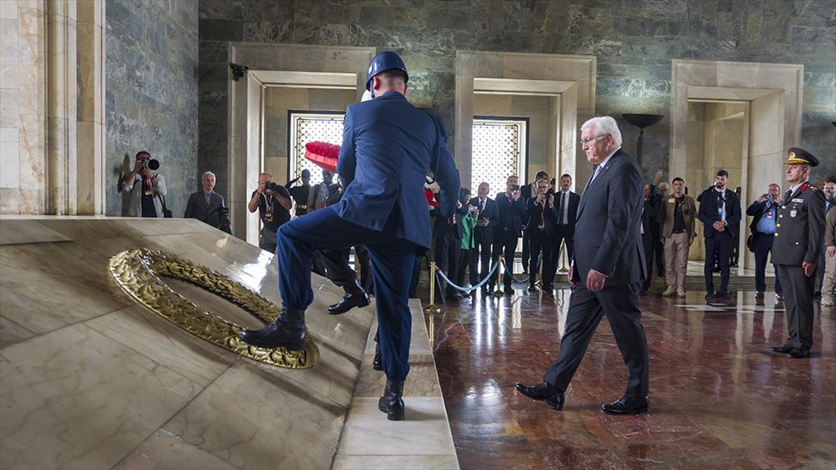 Almanya Cumhurbaşkanı Anıtkabir'i ziyaret etti