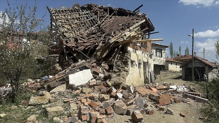 Evi ağır hasar görenlere konteyner