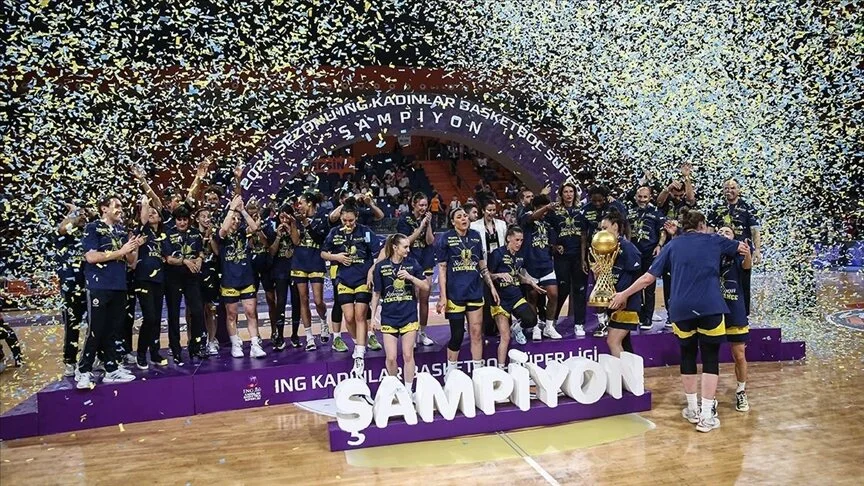 Fenerbahçe Alagöz Holding üst üste iki kez şampiyon