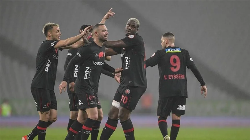 Fatih Karagümrük evinde Antalyaspor'u farklı yendi