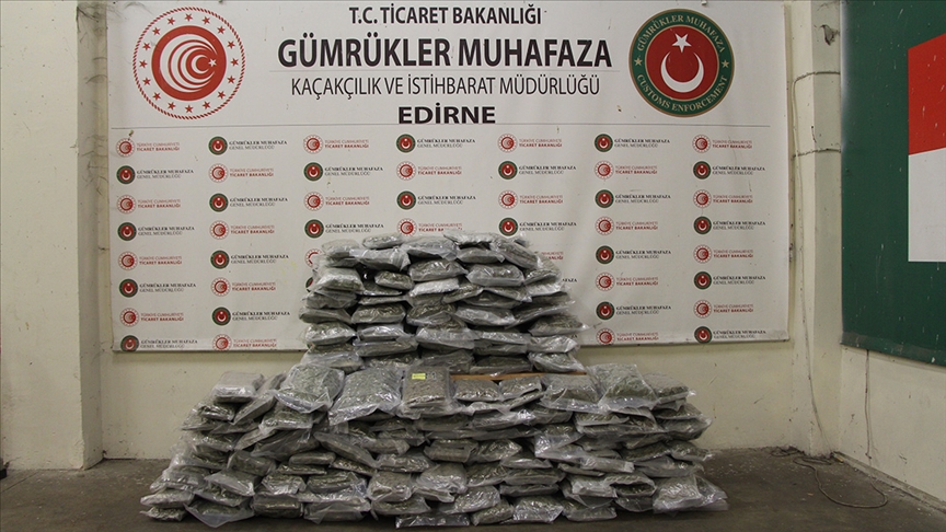 Uyuşturucular Gümrük Muhafaza'ya takıldı