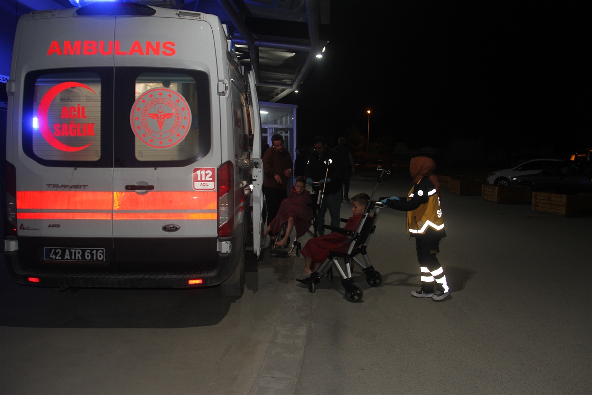Parçalanan duşakabin camı çocukları yaraladı