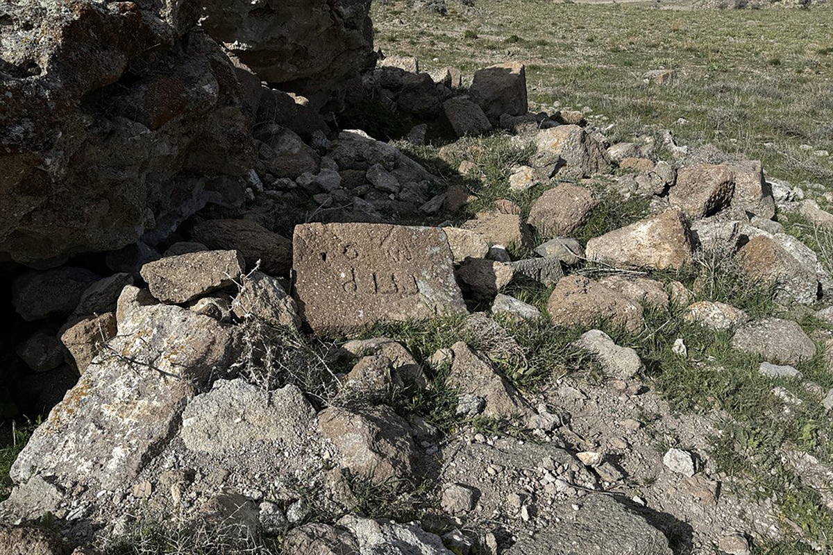 Tarihi kilisede 'Allah' yazısı